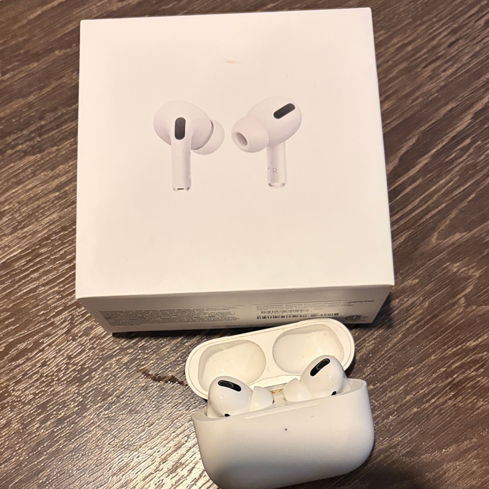 Apple AirPods Pro with White Charging Case